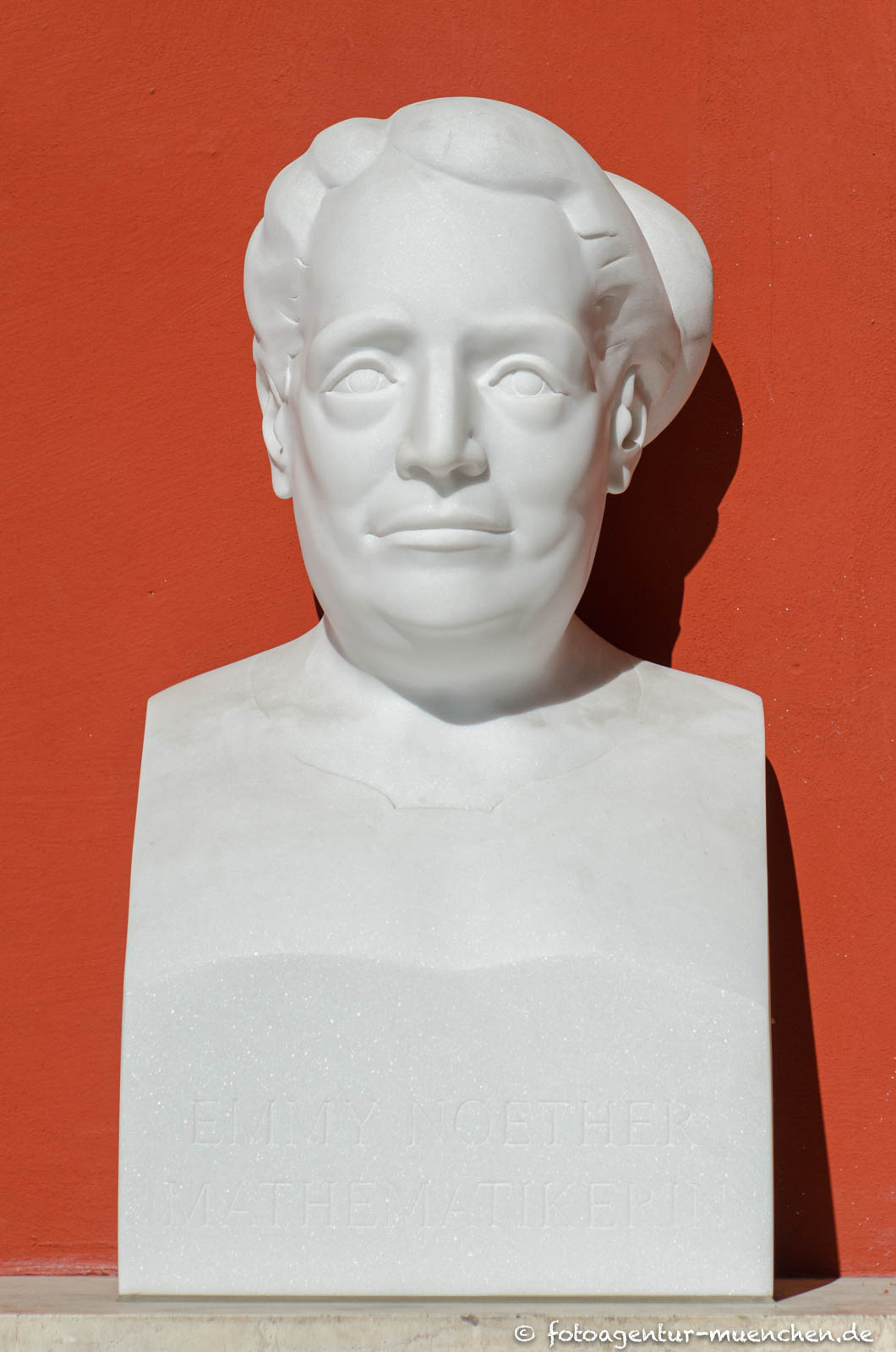Emmy Noether – Denkmal/Kunstwerk in München