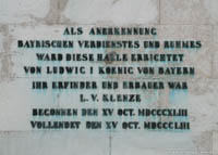 Inschrift - Ruhmeshalle – Foto aus München
