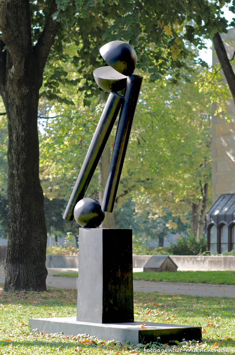 Große Zwei V – Denkmal/Kunstwerk in München