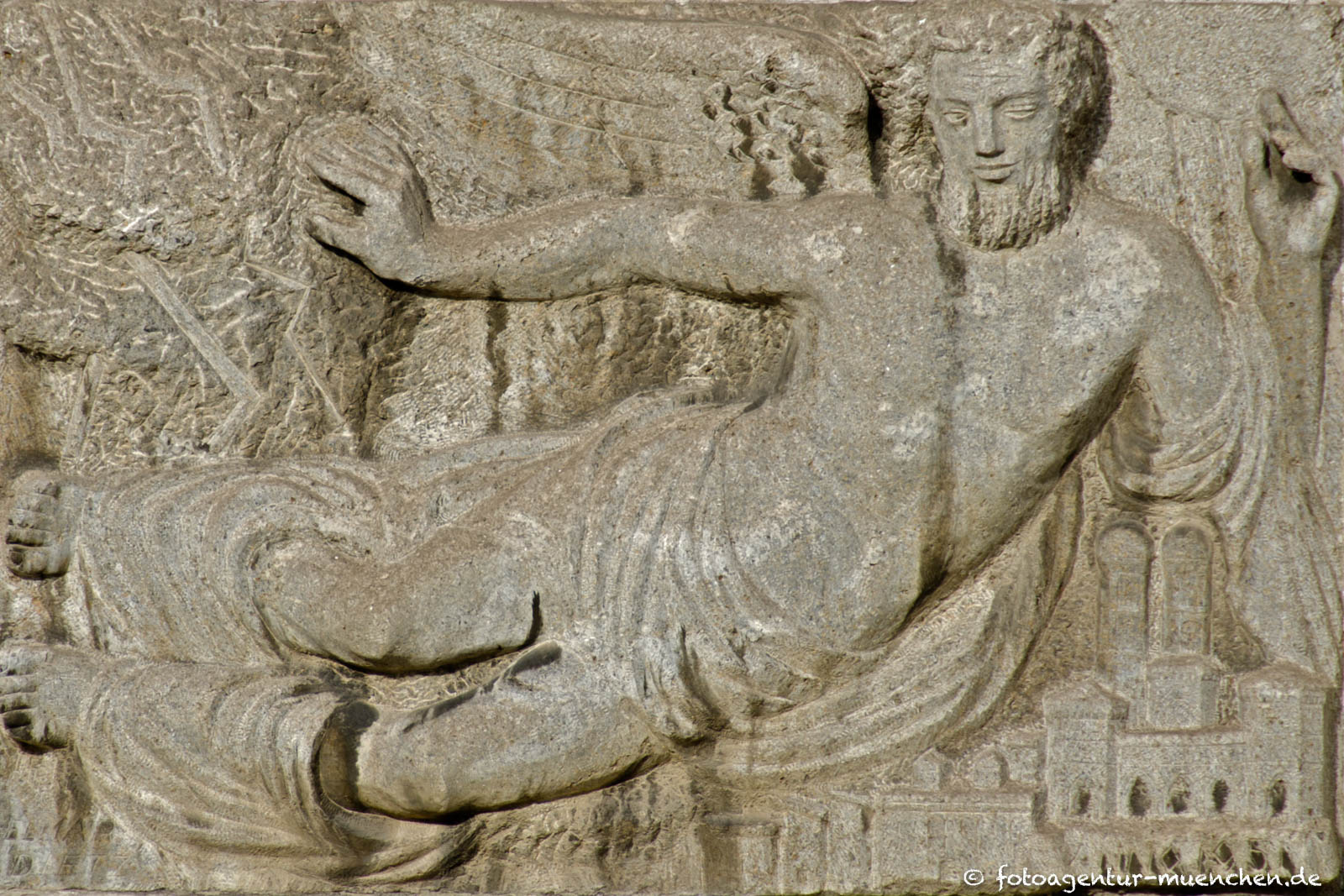 Relief »Schutz für die Stadt« von Elmar Diez
