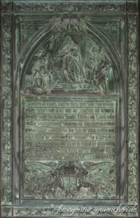 Gedenktafel - Maria-Hilfs-Kirche – Foto aus München