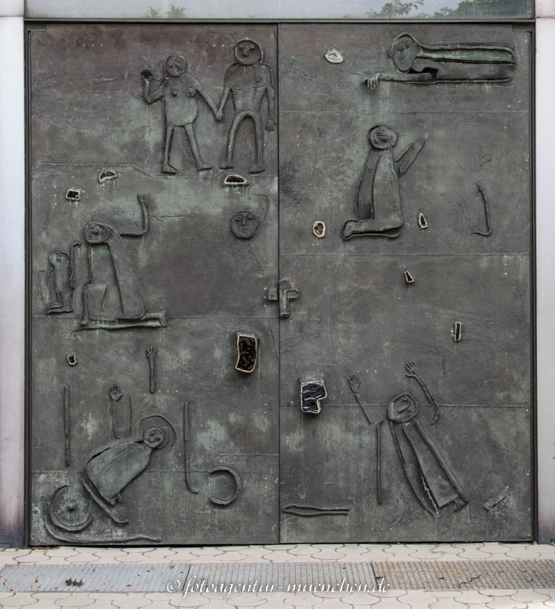 Eingangstür am Westportal