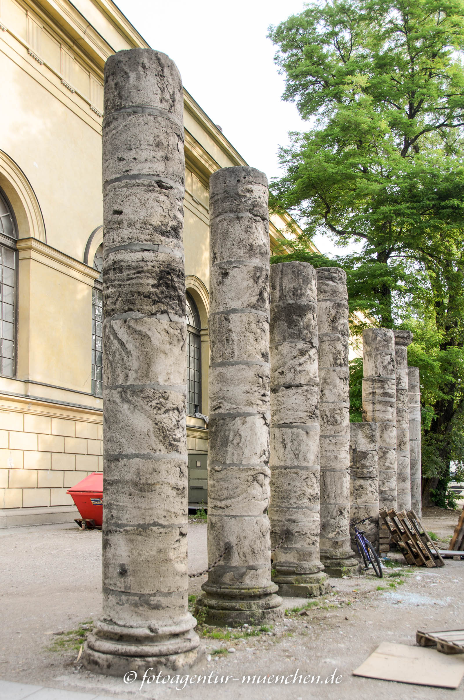 Ehemalige Säulen des Nationaltheaters