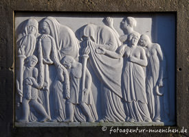 Relief auf dem Alten Südfriedhof – Foto aus München
