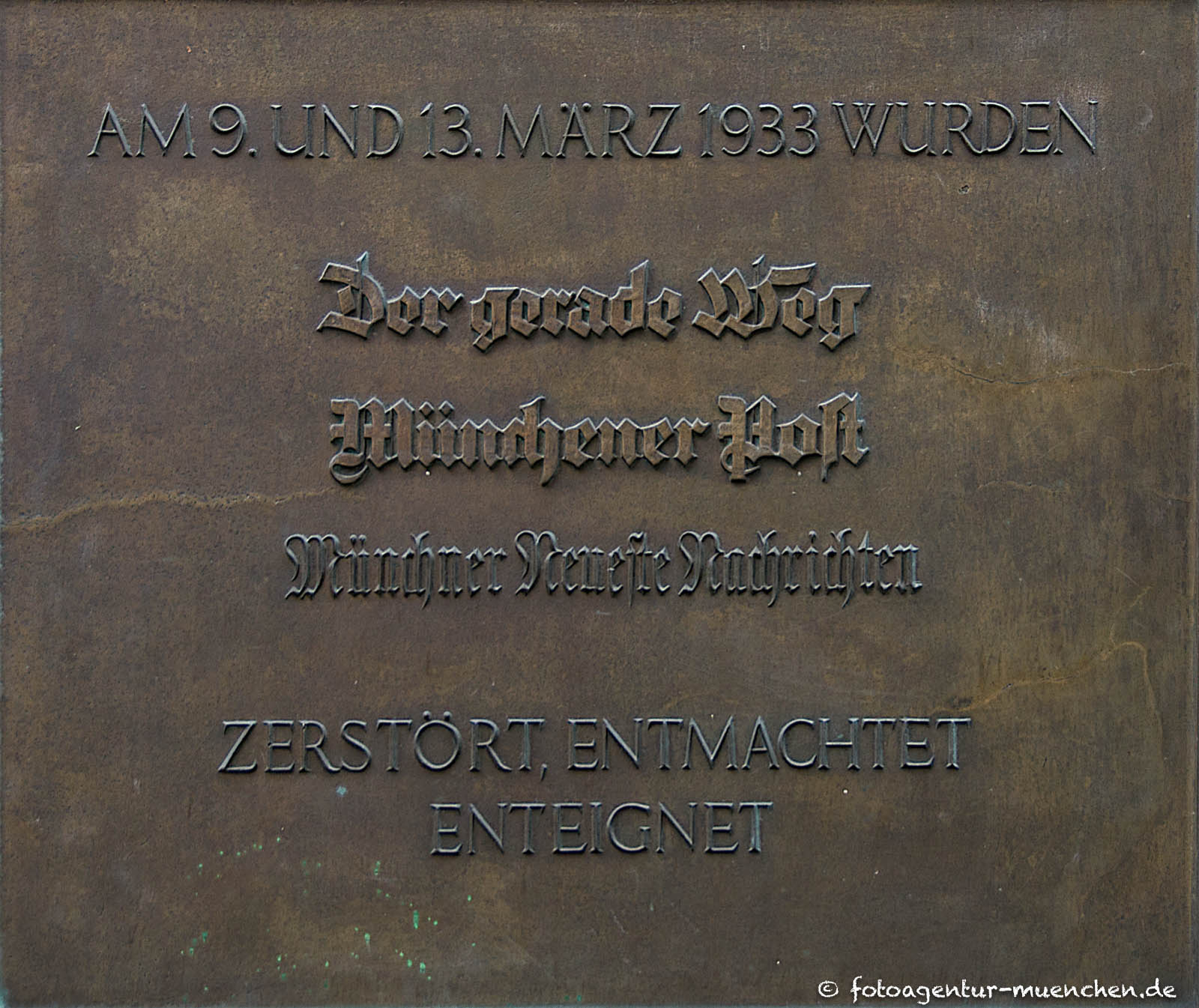 Gedenktafel - Der gerade Weg