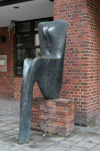 Großer sitzender weiblicher Torso – Foto aus München