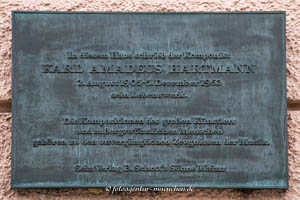 Gedenktafel für Karl Amadeus Hartmann – Foto aus München