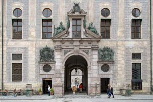 Residenzportal ohne Löwen – Foto aus München