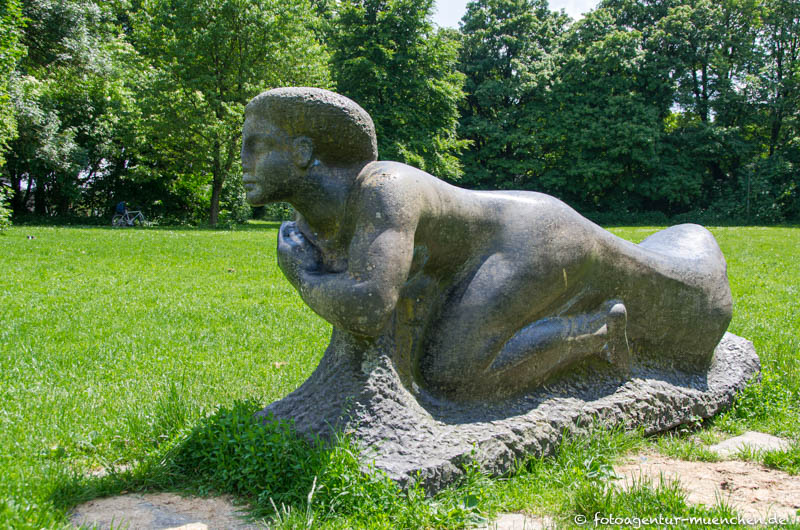 Isis, auf den Wellen schwimmend – Denkmal/Kunstwerk in München