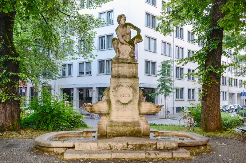 Schnitterin-Brunnen – Denkmal/Kunstwerk in München