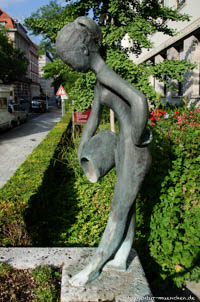 Mädchen mit Krug – Foto aus München