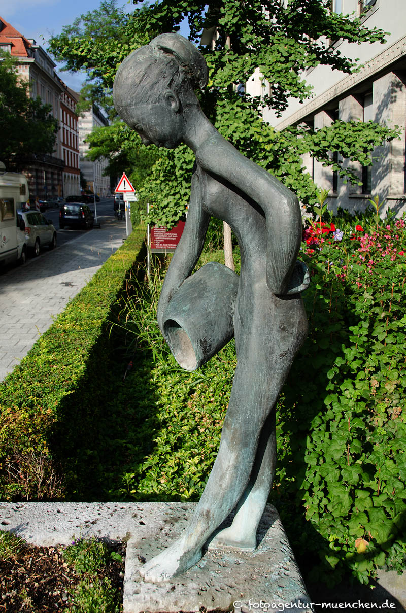 Mädchen mit Krug – Denkmal/Kunstwerk in München