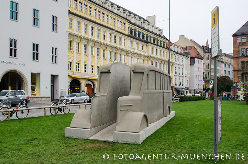 Die grauen Busse – Denkmal/Kunstwerk in München
