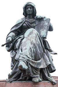 Maxmonument - Gerechtigkeit – Foto aus München
