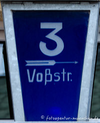 Hausnummer - Voßstraße – Foto aus München