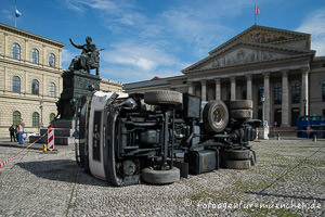 Trojanisches Pferd am Max-Joseph-Platz – Foto aus München