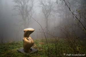 Gerhard Willhalm – Frau in Landschaft