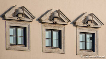 Stahlhelmfenster – Foto aus München
