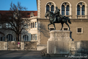 Reiterstandbild Prinzregent Luitpold – Foto aus München