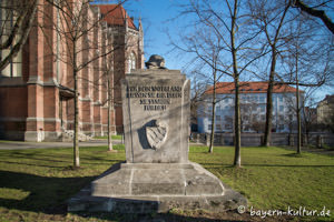 Kriegerdenkmal – Foto aus München