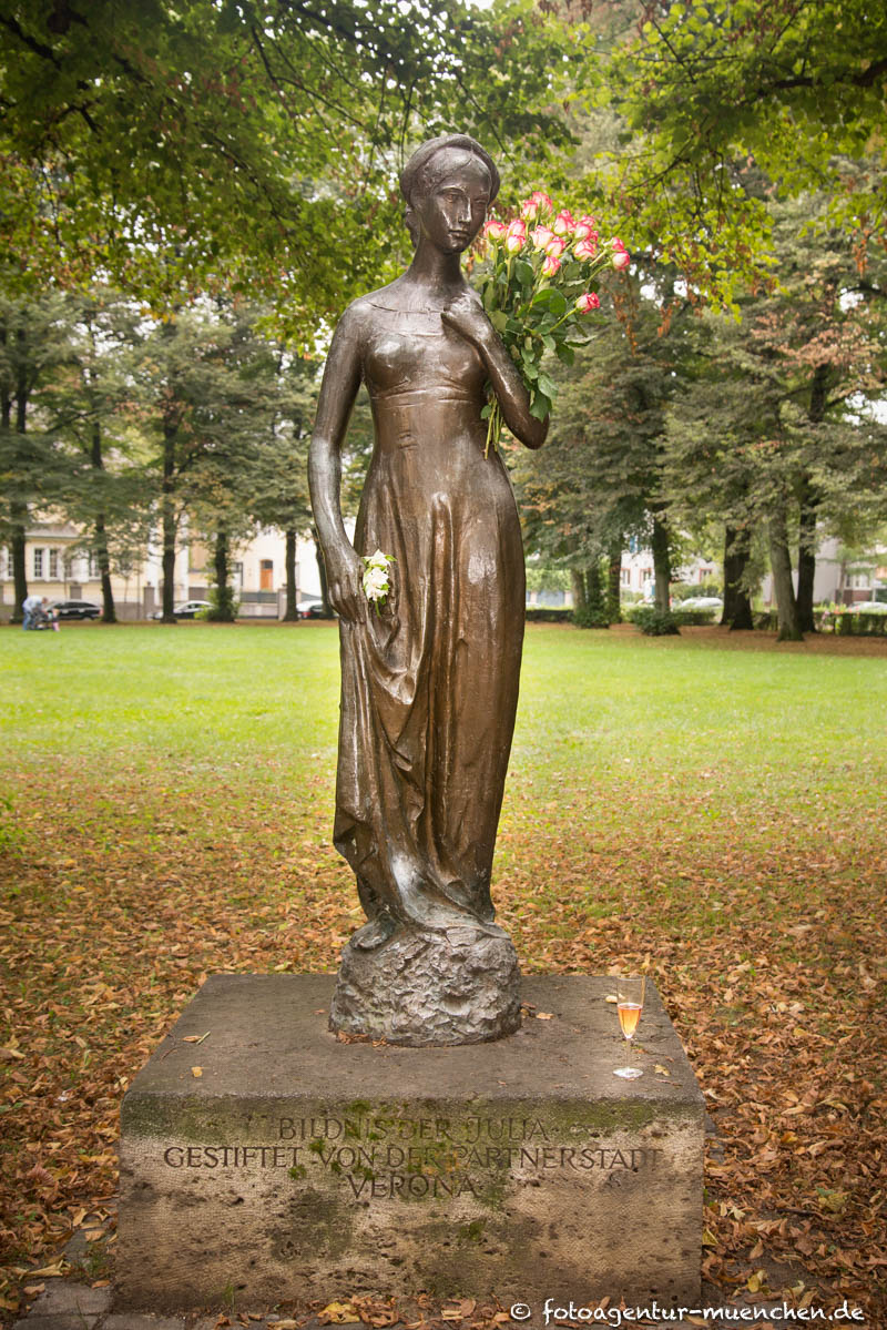 Bildnis der Julia – Denkmal/Kunstwerk in München
