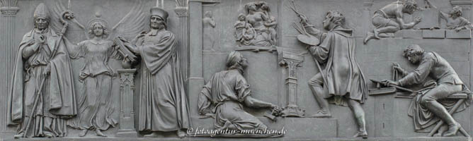 Relief - Denkmal Max I. Joseph – Foto aus München