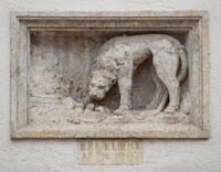 Löwenrelief im Tal – Foto aus München