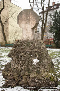 Gerhard Willhalm – Gedenkkreuz für den Alten Schwabinger Friedhof
