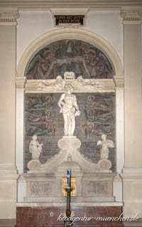 Kriegerdenkmal - St. Ursula – Foto aus München