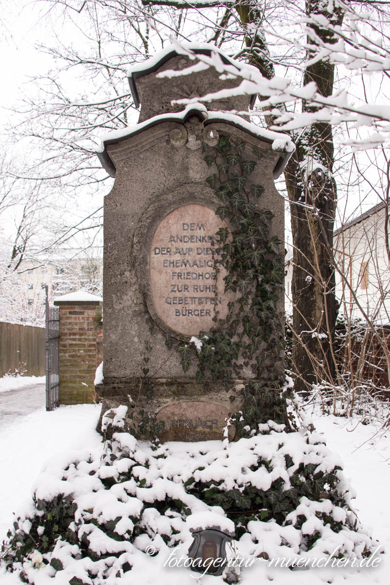 Gedenkstein Perlacher Friedhof – Denkmal/Kunstwerk in München