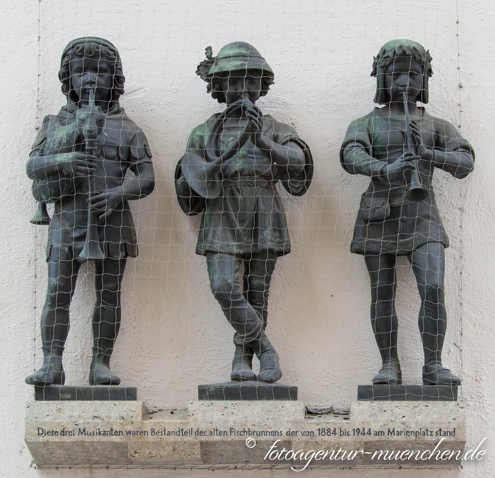 Fischbrunnen-Figuren