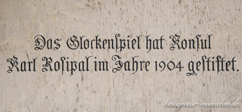 Inschrift - Glockenspiel – Denkmal/Kunstwerk in München