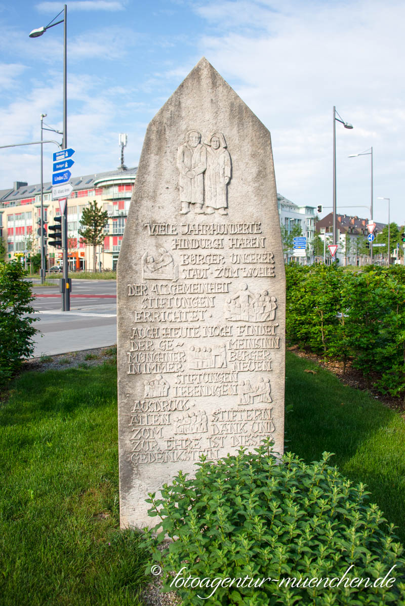 Gedenkstein für Münchner Stifter – Denkmal/Kunstwerk in München