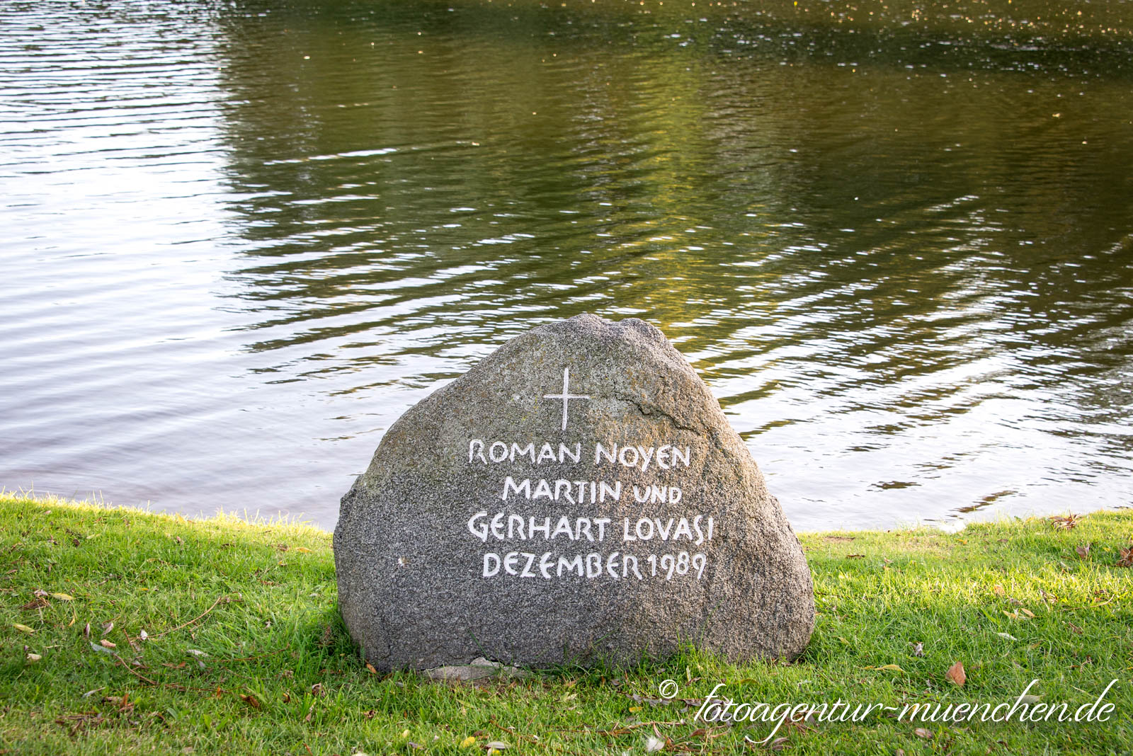 Gedenkstein für das Unglück am Olympiasee