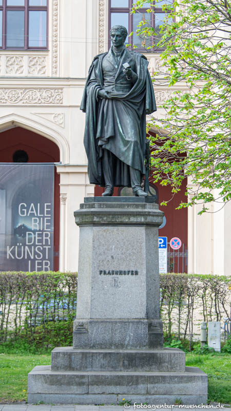 Joseph Fraunhofer – Denkmal/Kunstwerk in München