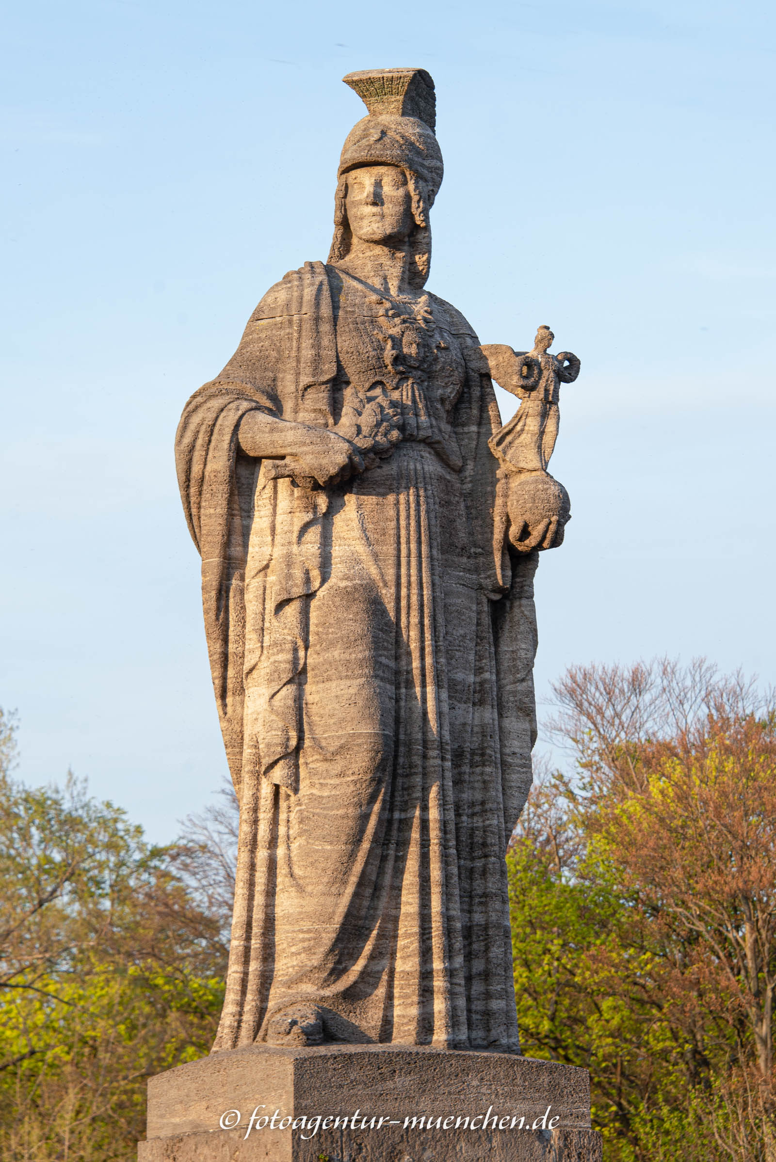 Pallas Athene auf der Maximiliansbrücke