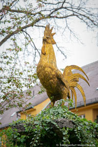 Goldener Hahn aus Säule – Foto aus München