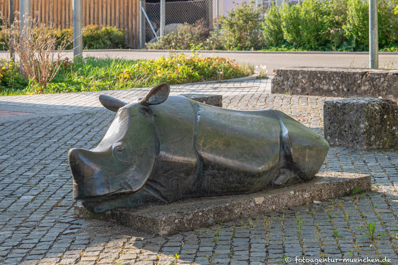 Junges Nashorn – Denkmal/Kunstwerk in München