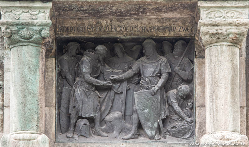 Kaiser-Ludwig-Denkmal - Relief 2