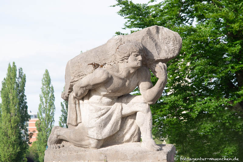 Der reißende Fluss – Denkmal/Kunstwerk in München