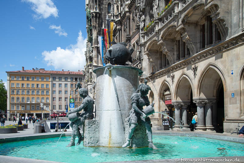 Fischbrunnen – Denkmal/Kunstwerk in München