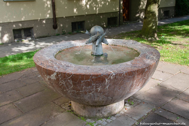 Fisch-Brunnen – Denkmal/Kunstwerk in München