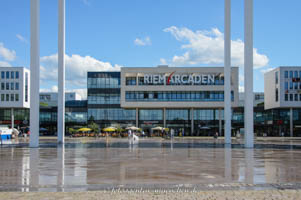 Springbrunnen vor den Riem-Arcaden – Foto aus München