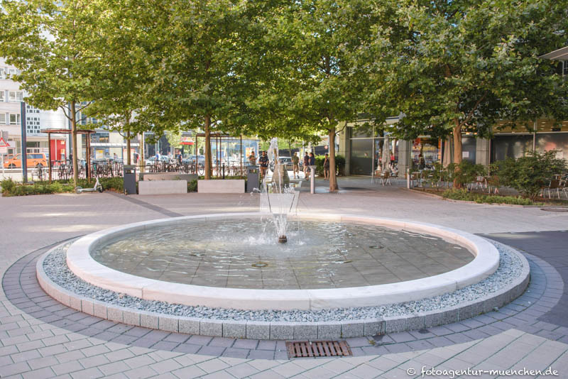 Brunnen am Central Tower – Denkmal/Kunstwerk in München