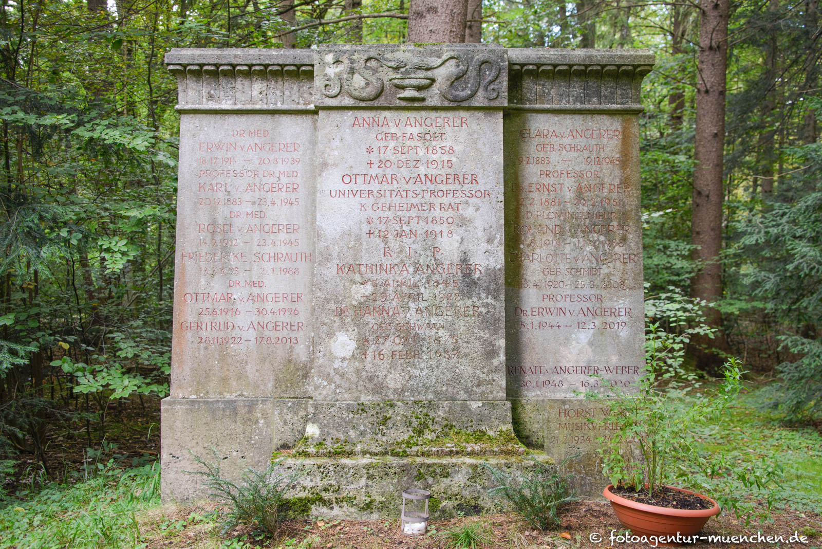 Waldfriedhof - Grab von Dr. Ernst von Angerer