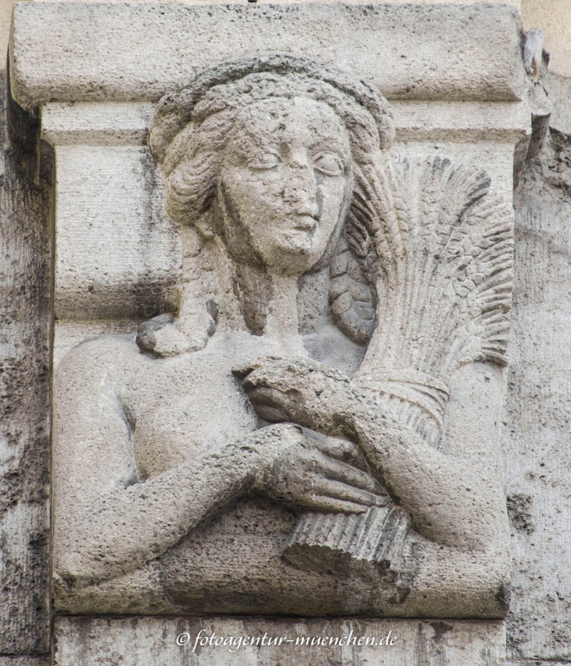 Erde (Vier Elemente - LMU) – Denkmal/Kunstwerk in München