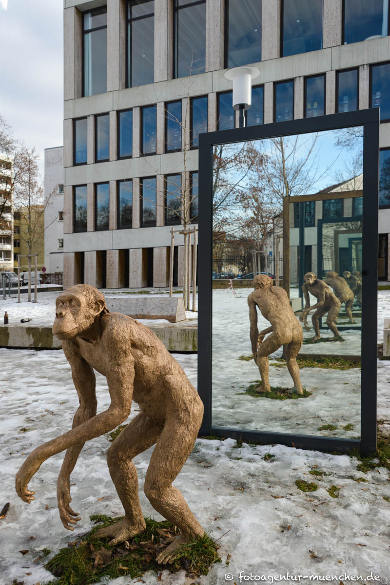 Affe - Spiegel – Denkmal/Kunstwerk in München