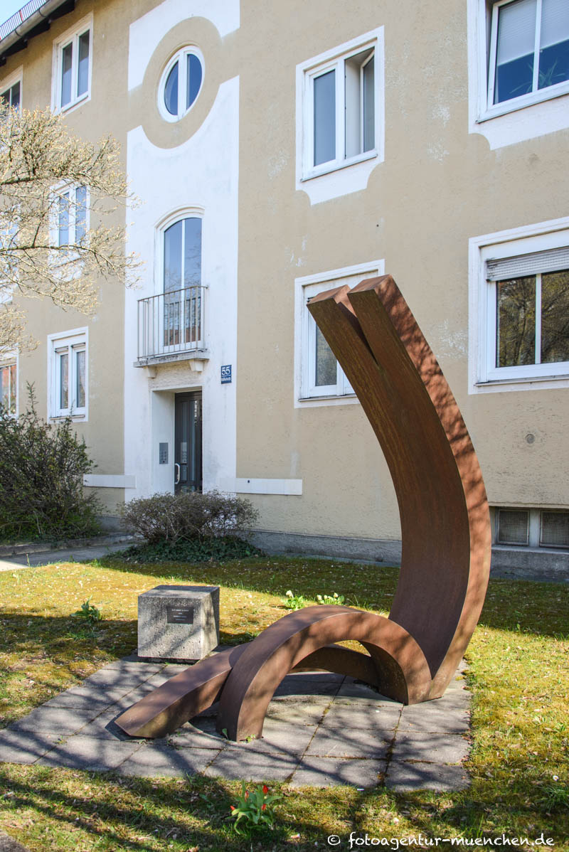 Is it about a Chair – Denkmal/Kunstwerk in München