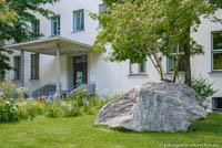 Gerhard Willhalm - Findling vor dem Geowissenschaftliches Institut