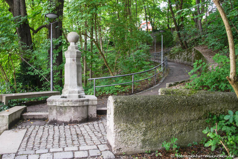 Kugelbrunnen – Denkmal/Kunstwerk in München